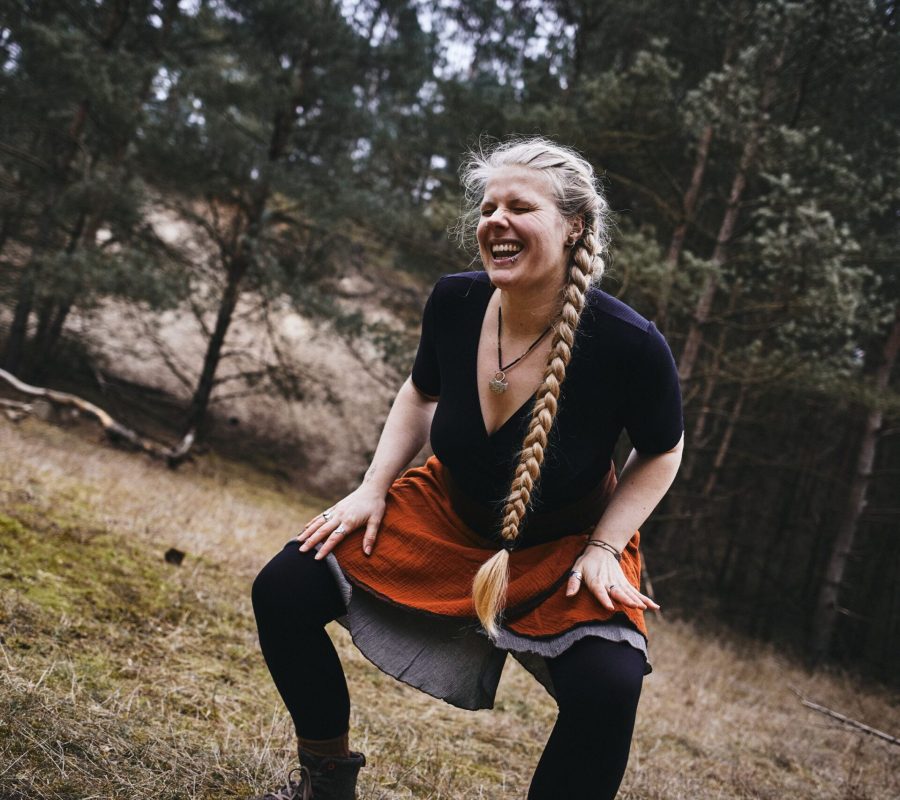 Lisa Wenck traumasensibles Embodiment Coaching wilde Weiblichkeit Lebendigkeit schamanisch (139)
