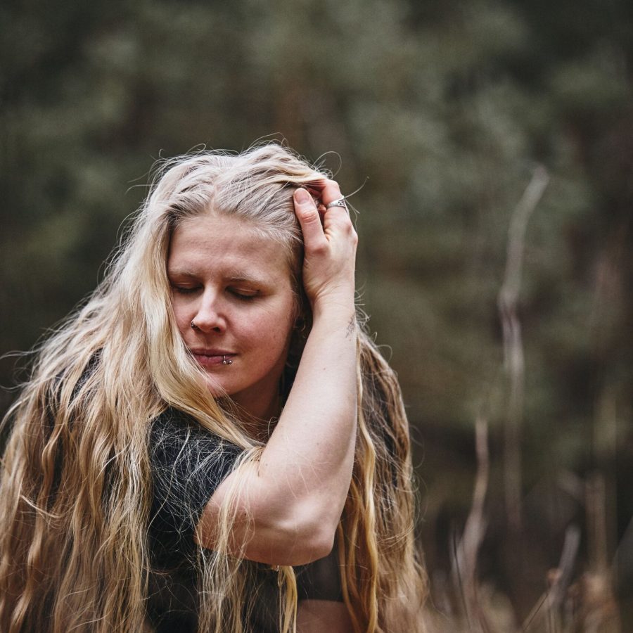 Lisa Wenck traumasensibles Embodiment Coaching wilde Weiblichkeit Lebendigkeit schamanisch (171)