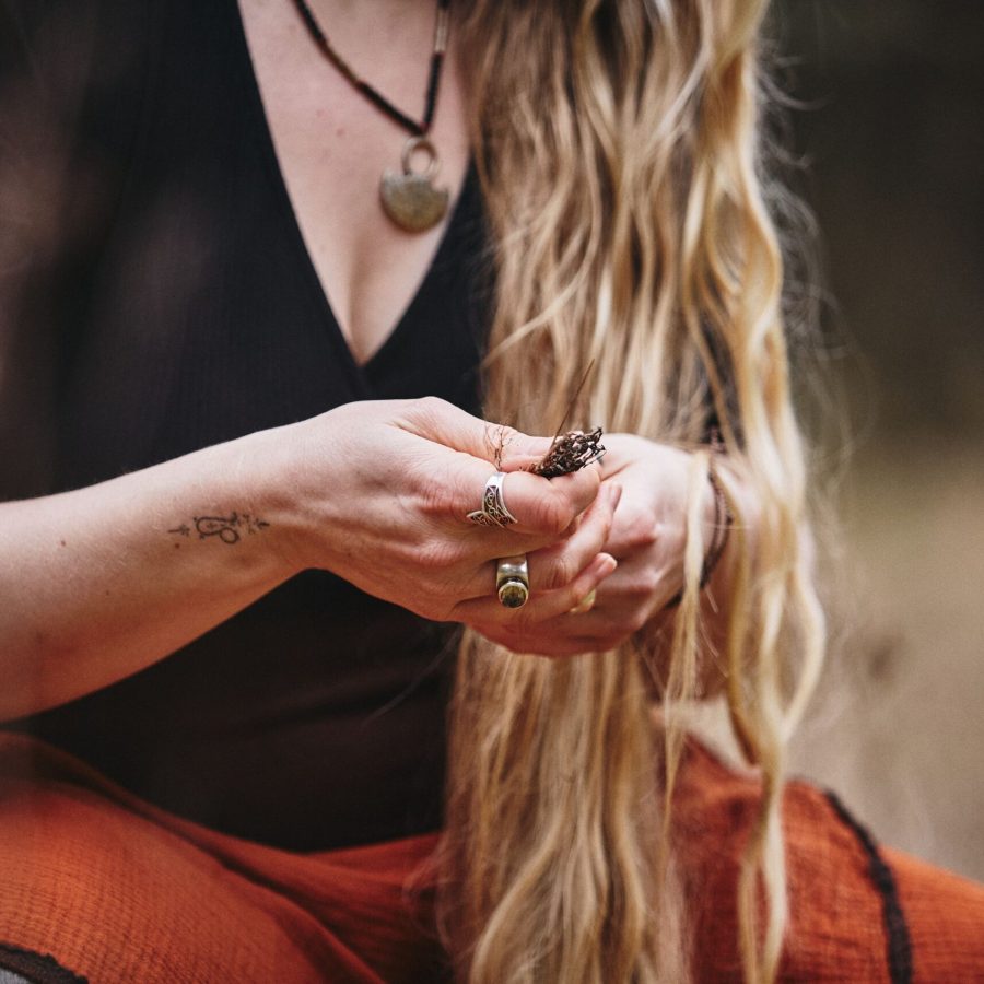 Lisa Wenck traumasensibles Embodiment Coaching wilde Weiblichkeit Lebendigkeit schamanisch (177)