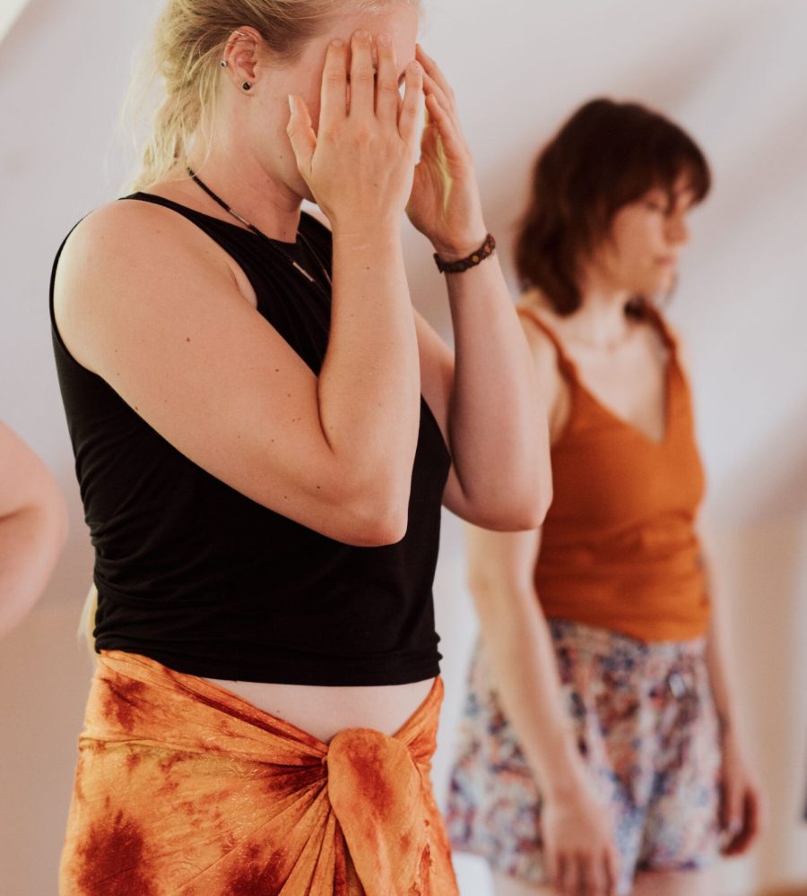 Lisa Wenck traumasensibles Embodiment Coaching wilde Weiblichkeit Lebendigkeit schamanisch (41)