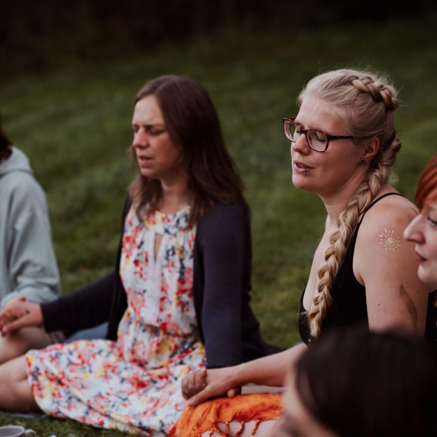 Lisa Wenck traumasensibles Embodiment Coaching wilde Weiblichkeit Lebendigkeit schamanisch (46)